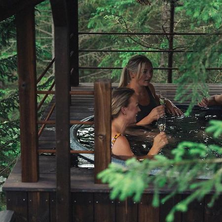 Hyssna Forest Resort Bagian luar foto